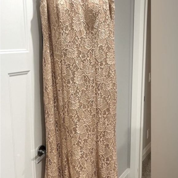 Elegant Champagne long dress - Picture 3 of 8